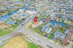 280 S Bayview Ave, Amityville, NY 11701 - Photo 5