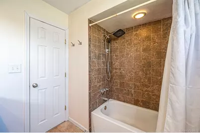 280 S Bayview Avenue, Amityville, NY 11701 - Photo 31