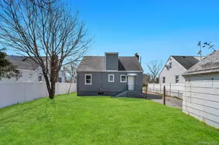 108 Lido Pkwy, Lindenhurst, NY 11757 - Photo 5