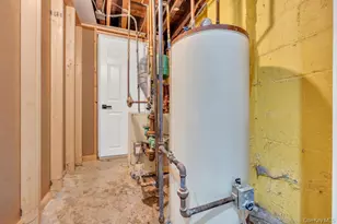 108 Lido Pkwy, Lindenhurst, NY 11757 - Photo 27