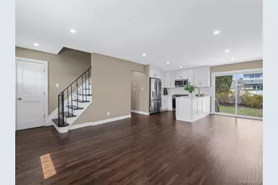 207 N Nassau Avenue, Massapequa, NY 11758 - Photo 5