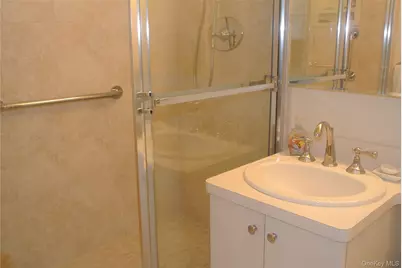 27010 Grand Central Parkway #11R, Floral Park, NY 11005 - Photo 7