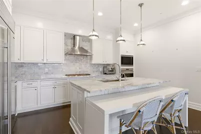 3000 Royal Court #3102, North Hills, NY 11040 - Photo 11