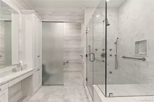 3000 Royal Ct, North Hills, NY 11040 - Photo 21