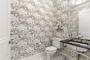 3000 Royal Ct, North Hills, NY 11040 - Photo 5