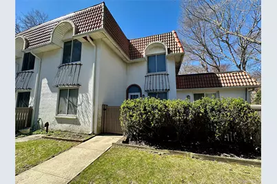 280 Brettonwoods Drive, Coram, NY 11727 - Photo 3