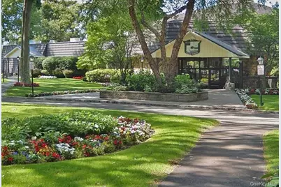 280 Brettonwoods Drive, Coram, NY 11727 - Photo 15
