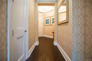 5000 Royal Ct, North Hills, NY 11040 - Photo 3