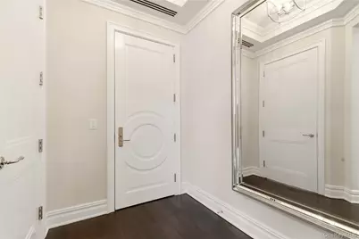 5000 Royal Court #5014, North Hills, NY 11040 - Photo 3