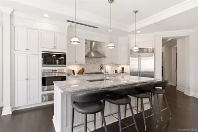 5000 Royal Court #5014, North Hills, NY 11040 - Photo 7