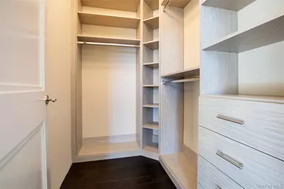 5000 Royal Court #5014, North Hills, NY 11040 - Photo 25