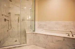 5000 Royal Ct, North Hills, NY 11040 - Photo 19