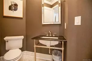 5000 Royal Ct, North Hills, NY 11040 - Photo 15