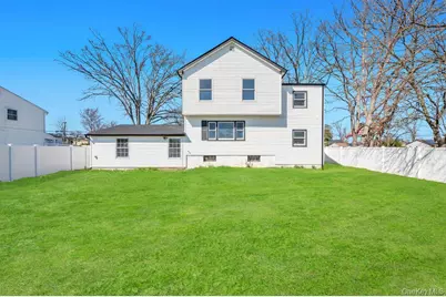 90 30th Street, Copiague, NY 11726 - Photo 5