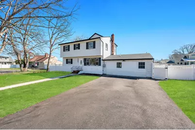 90 30th Street, Copiague, NY 11726 - Photo 3