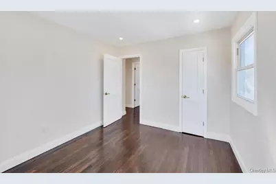 90 30th Street, Copiague, NY 11726 - Photo 29