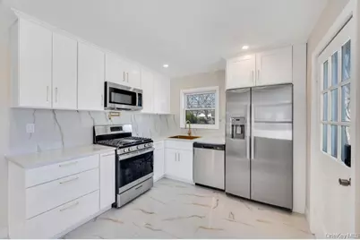 90 30th Street, Copiague, NY 11726 - Photo 19