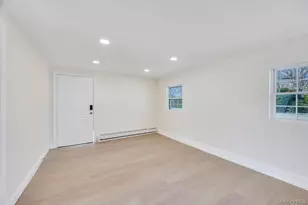 90 30th St, Copiague, NY 11726 - Photo 21