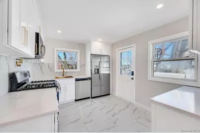 90 30th Street, Copiague, NY 11726 - Photo 17