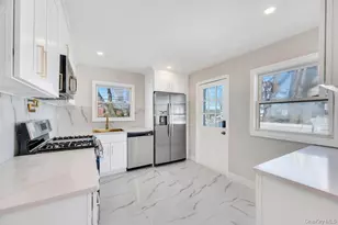 90 30th St, Copiague, NY 11726 - Photo 17