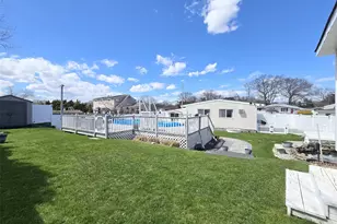 25 Peter Rd, Ronkonkoma, NY 11779 - Photo 25