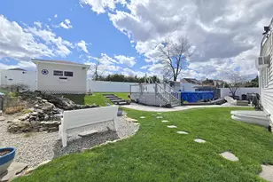 25 Peter Rd, Ronkonkoma, NY 11779 - Photo 23