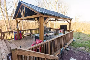 17 Hilltop Ave, Newburgh, NY 12550 - Photo 9