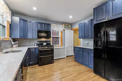 306 Hutchinson Boulevard, Mount Vernon, NY 10552 - Photo 11