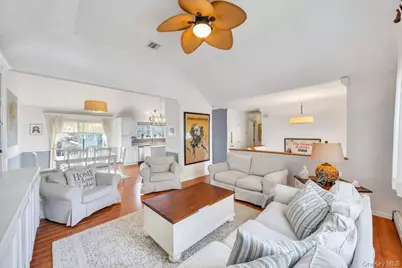 4 Jerome Street, Smithtown, NY 11787 - Photo 15