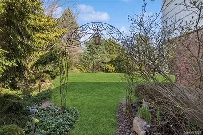 48 Roxbury Drive, Commack, NY 11725 - Photo 17