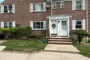 260-55 Langston Ave, Glen Oaks, NY 11004 - Photo 3