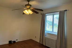 260-55 Langston Ave, Glen Oaks, NY 11004 - Photo 13