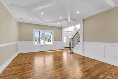 11 Evelyn Court, Syosset, NY 11791 - Photo 3
