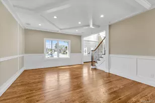 11 Evelyn Ct, Syosset, NY 11791 - Photo 3