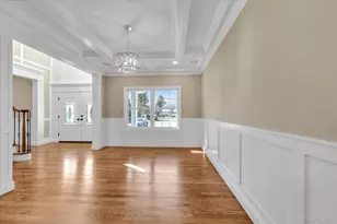 11 Evelyn Ct, Syosset, NY 11791 - Photo 7