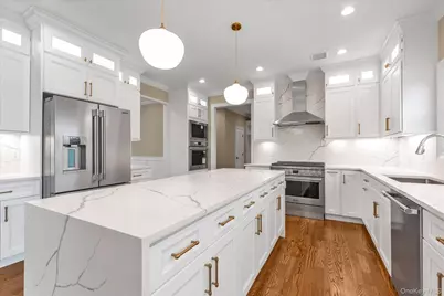 11 Evelyn Court, Syosset, NY 11791 - Photo 11