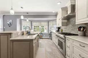 40 Wagstaff Ln, West Islip, NY 11795 - Photo 5