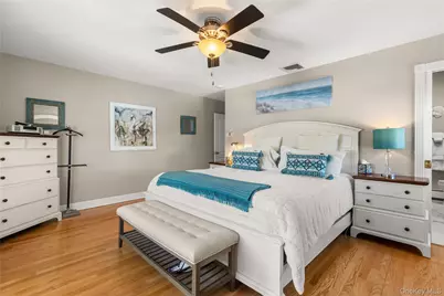 40 Wagstaff Lane, West Islip, NY 11795 - Photo 11