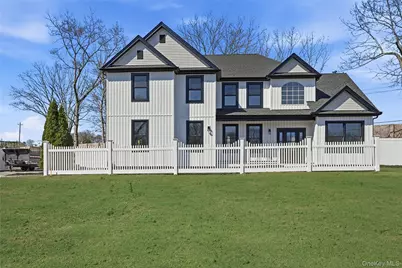 112 S Hillside Avenue, Nesconset, NY 11767 - Photo 5