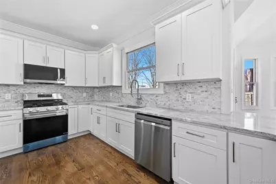 112 S Hillside Avenue, Nesconset, NY 11767 - Photo 17