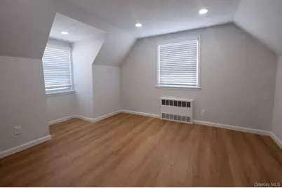 706 Leggett Place, Whitestone, NY 11357 - Photo 5