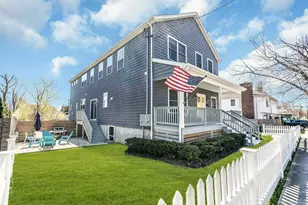 215 North St, Greenport, NY 11944 - Photo 3