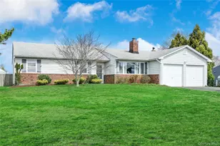 7 Lindner Ct, Brookhaven, NY 11719 - Photo 3