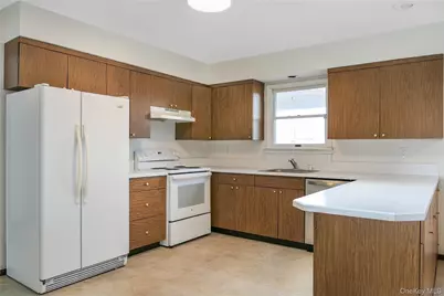 7 Lindner Court, Brookhaven, NY 11719 - Photo 23