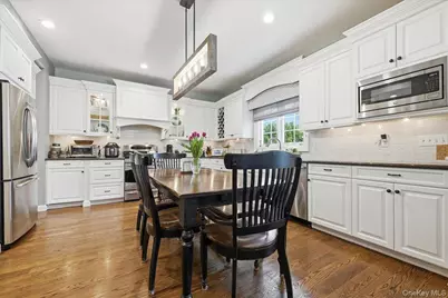 130 Wellington Road, Mineola, NY 11501 - Photo 15