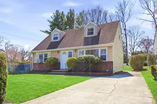 70 Deepdale Dr, South Huntington, NY 11746 - Photo 3