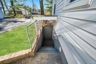 624 Townline Rd, Hauppauge, NY 11788 - Photo 25