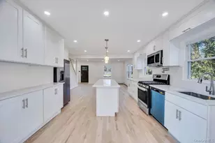 624 Townline Rd, Hauppauge, NY 11788 - Photo 17