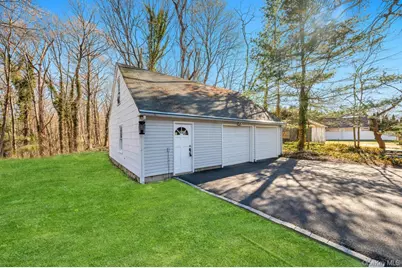 624 Townline Road, Hauppauge, NY 11788 - Photo 7