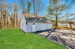 624 Townline Rd, Hauppauge, NY 11788 - Photo 7